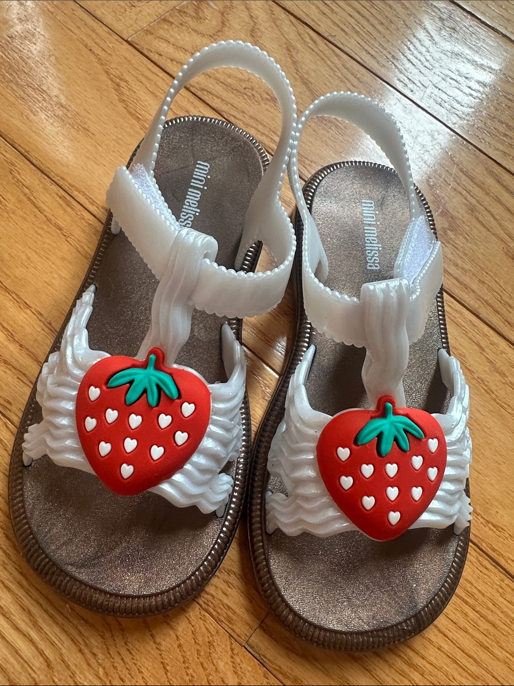 Mini Melissa Girls' White Strawberry Sandals 🍓🍓